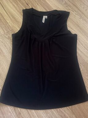 Susan Lawrence Black Scoop Neck Sleeveless Tank Top Medium Pleated